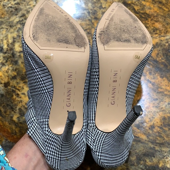 Gianni Bini checkered ruffle pointed toe mule - Picture 5 of 7